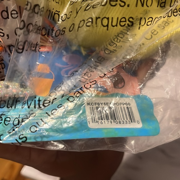 NWT Spongebob Squarepants Pom Beanie - Picture 3 of 3